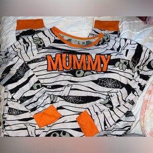 “mummy” pajamas size X-Large, glow in the dark- long sleeve w/pants